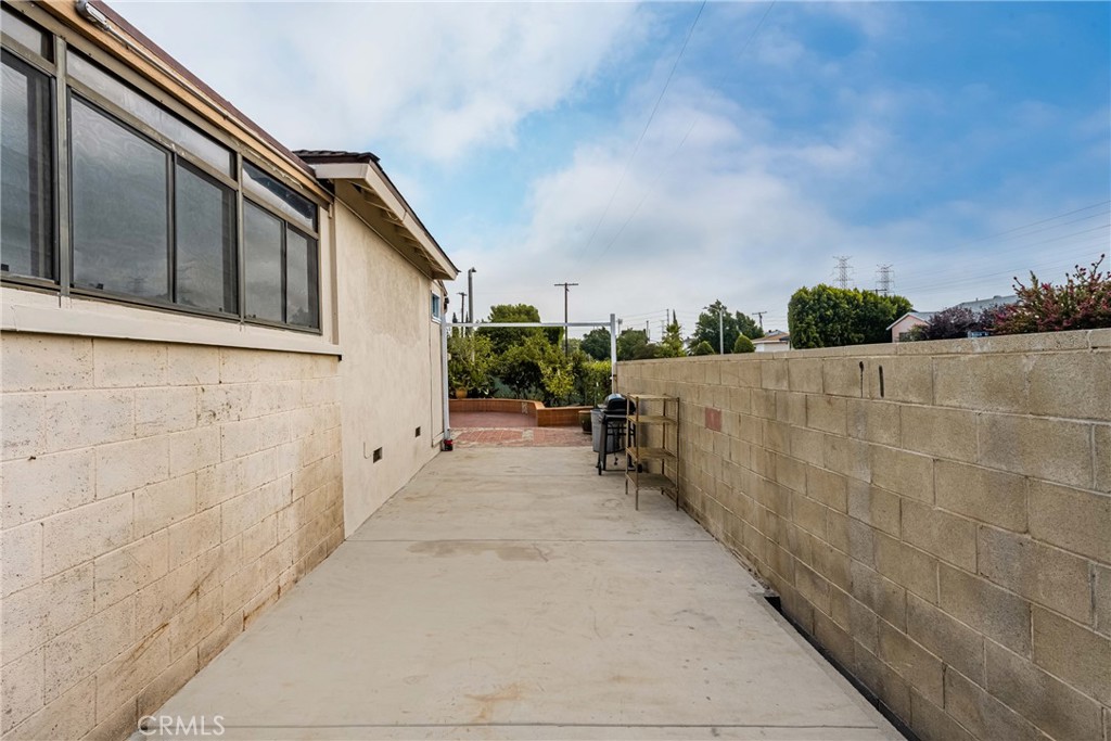 9085 Remick Avenue Arleta, CA 91331 - Photo 45 of 48 Side yard can be used for parking space