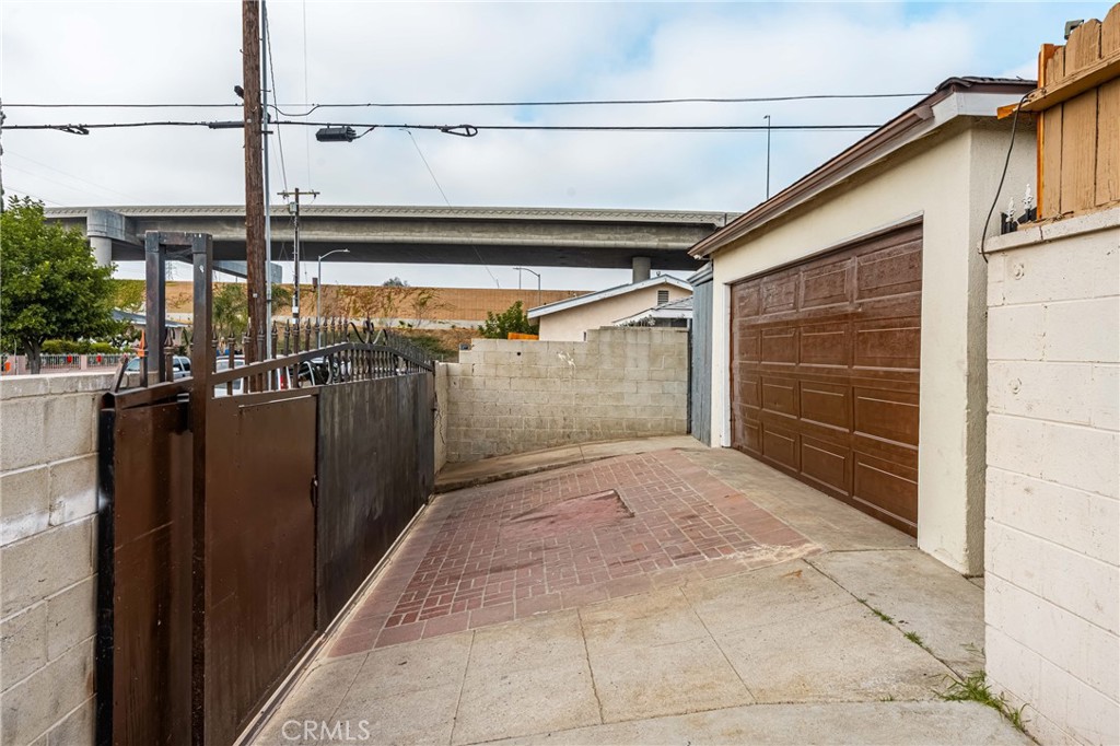 9085 Remick Avenue Arleta, CA 91331 - Photo 46 of 48 Gate and garage door