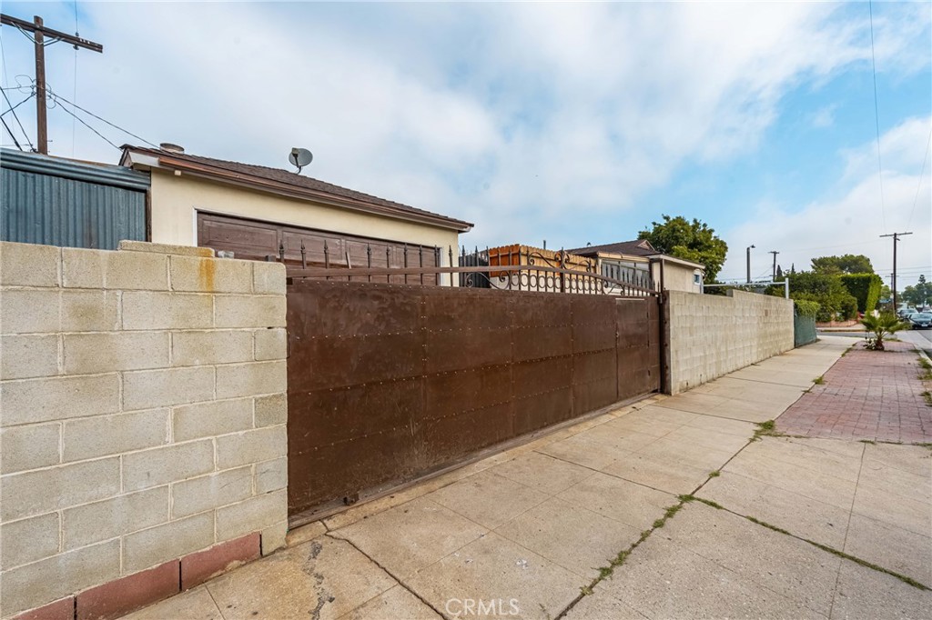 9085 Remick Avenue Arleta, CA 91331 - Photo 47 of 48 Manual side gate that leads to garage