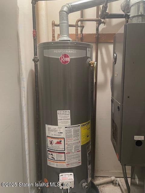 168 Jamie Lane Staten Island, NY 10312 - Photo 24 of 26 a utility room with dryer and washer