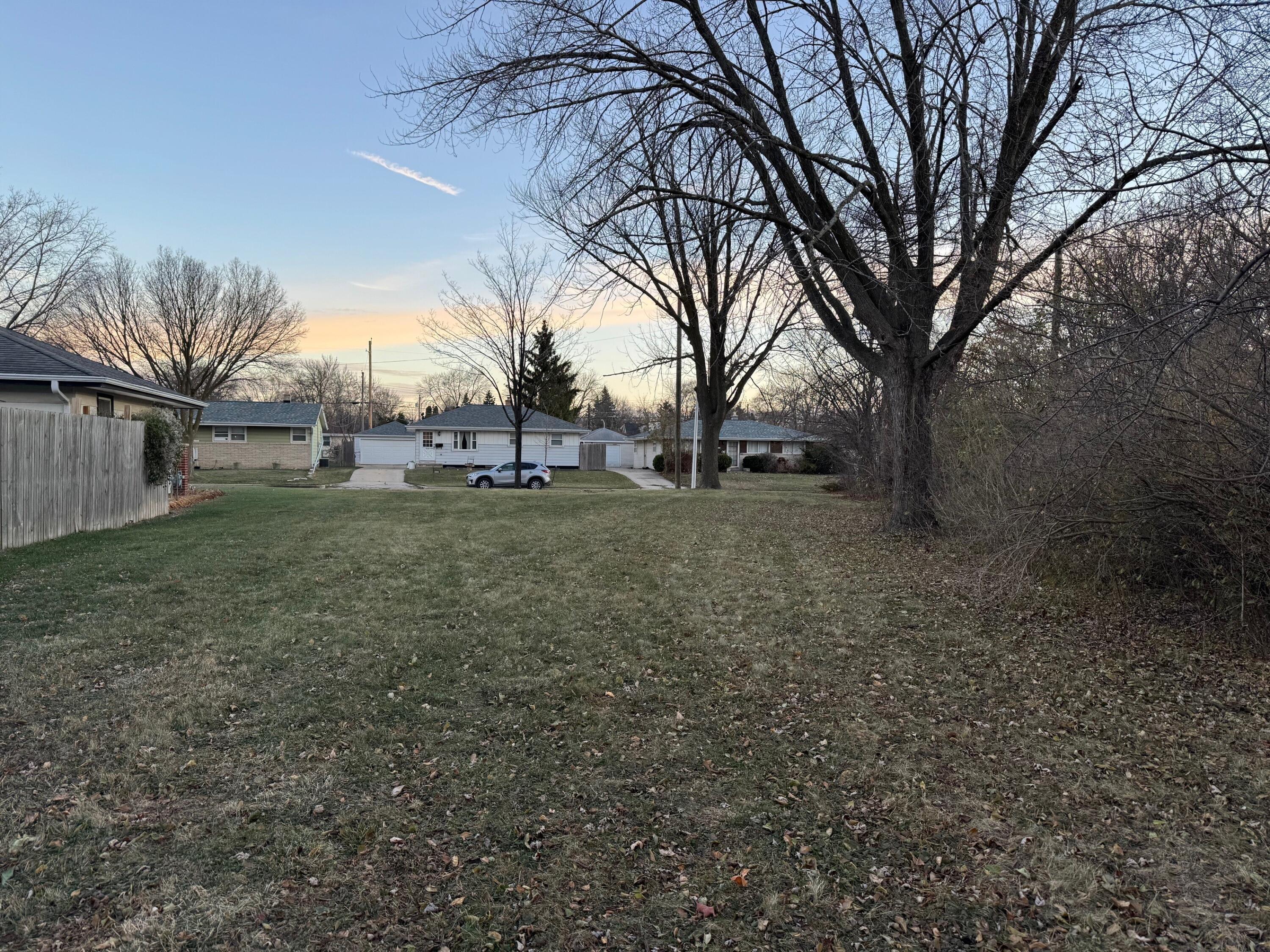 8272 West Daphne Street Milwaukee, WI 53223 - Photo 1 of 5 8272 W Daphne St 2