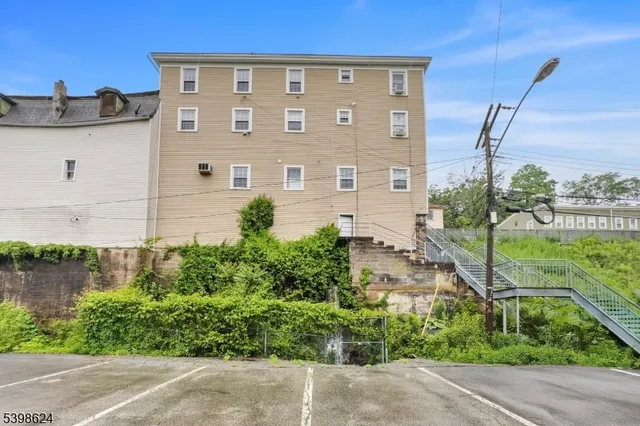 $1,700 | 1000 Main Street, Unit 2W, Boonton, NJ 07005