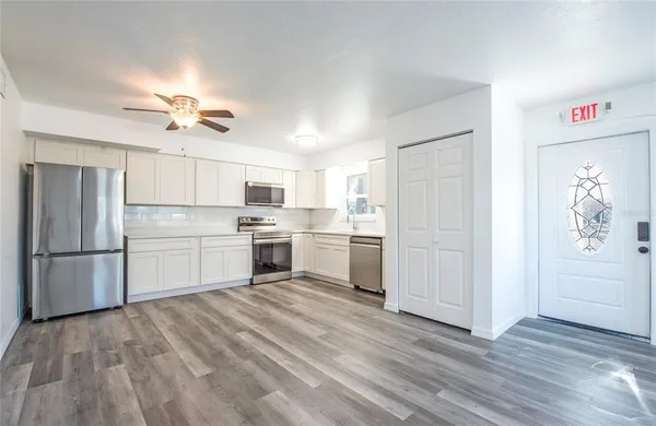 $2,800 | 717 East Gulf Boulevard, Unit 1, Indian Rocks Beach, FL 33785