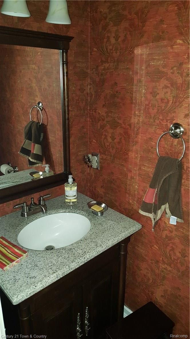 244 Parsons Lane Rochester, MI 48307 - Photo 8 of 12 Half Bath.jpg