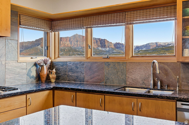 261 Valley View Drive Springdale, UT 84767 - Photo 10 of 50