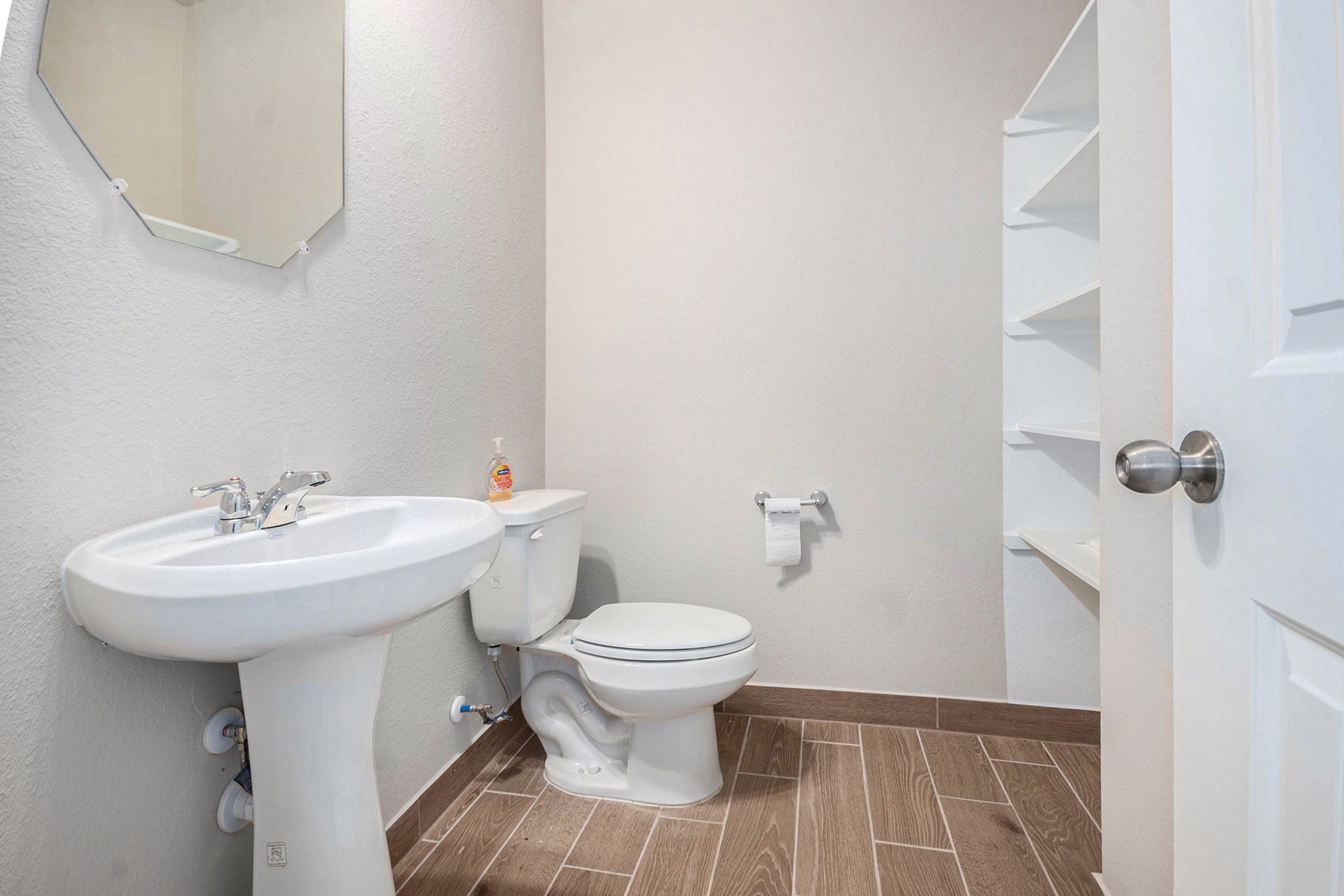 25 Carmel Drive Manvel, TX 77578 - Photo 23 of 50 a bathroom with a sink toilet and a mirror