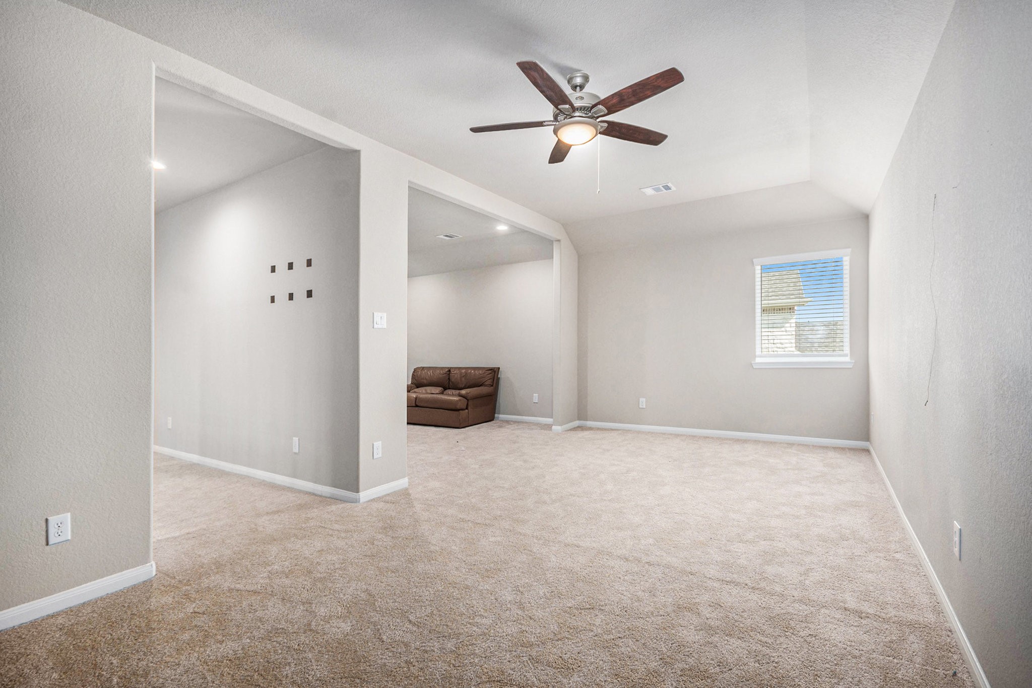 25 Carmel Drive Manvel, TX 77578 - Photo 26 of 50 an empty room with windows and ceiling fan