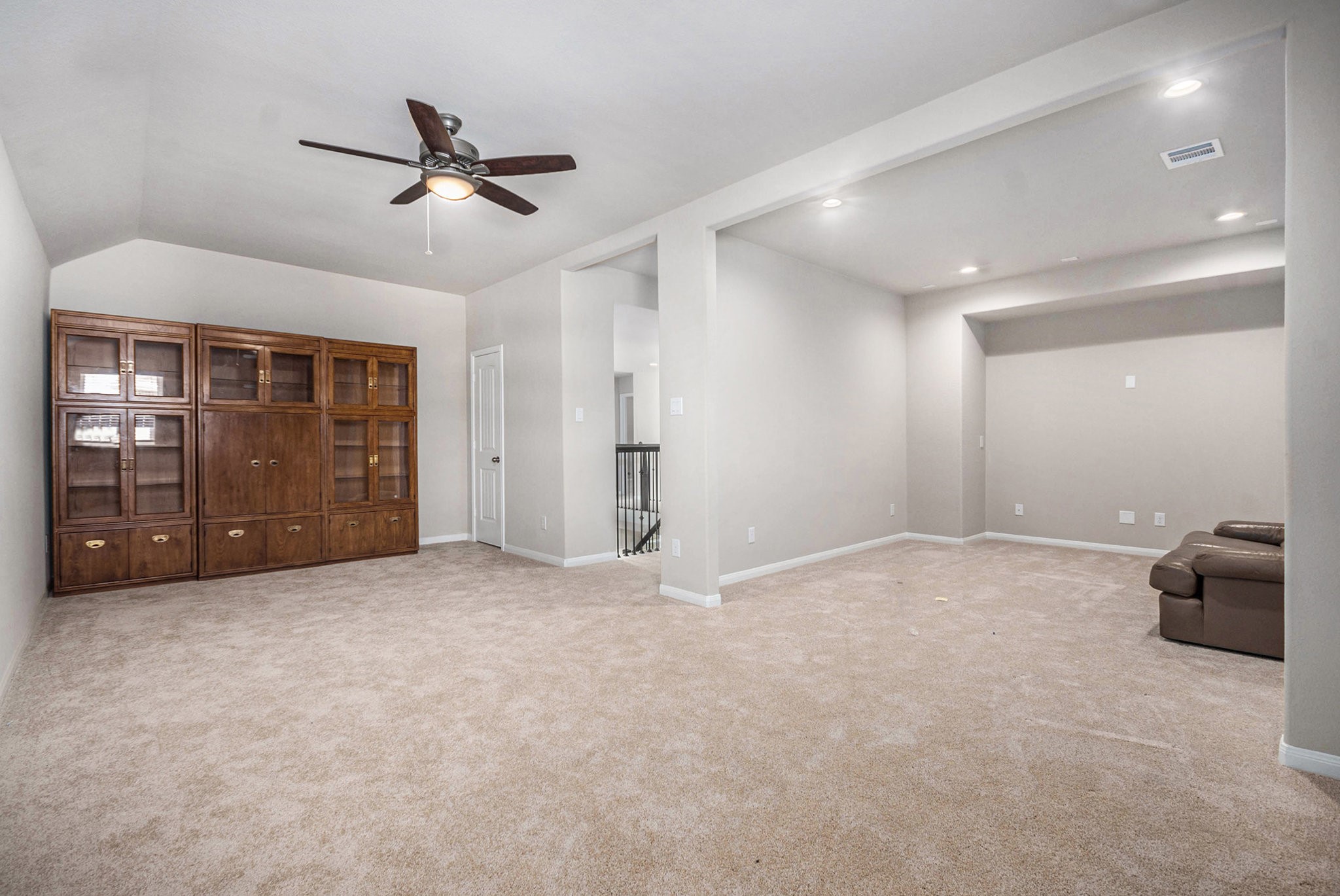25 Carmel Drive Manvel, TX 77578 - Photo 27 of 50 a view of an empty room with closet