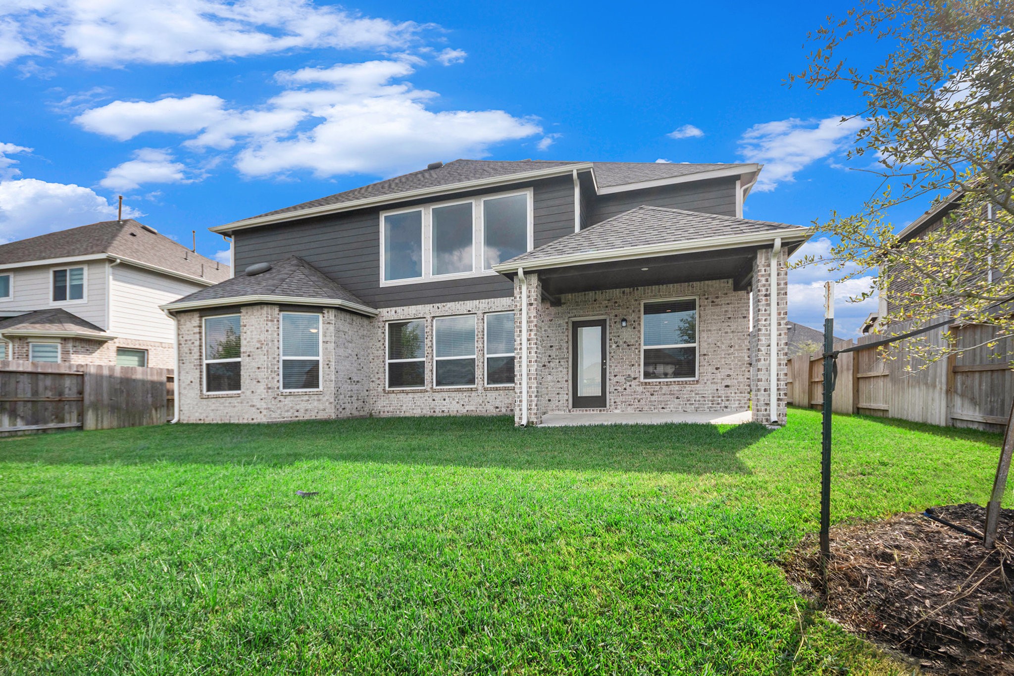 25 Carmel Drive Manvel, TX 77578 - Photo 3 of 50 a front view of a house with a garden