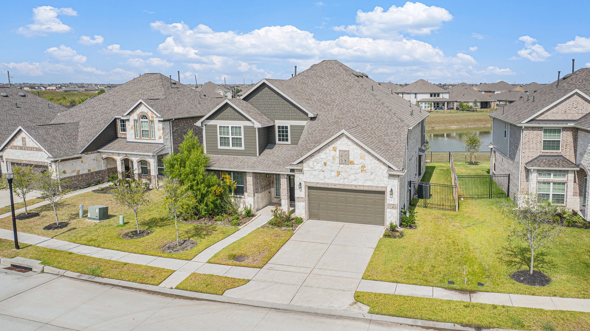 25 Carmel Drive Manvel, TX 77578 - Photo 44 of 50 a front view of a house with a yard