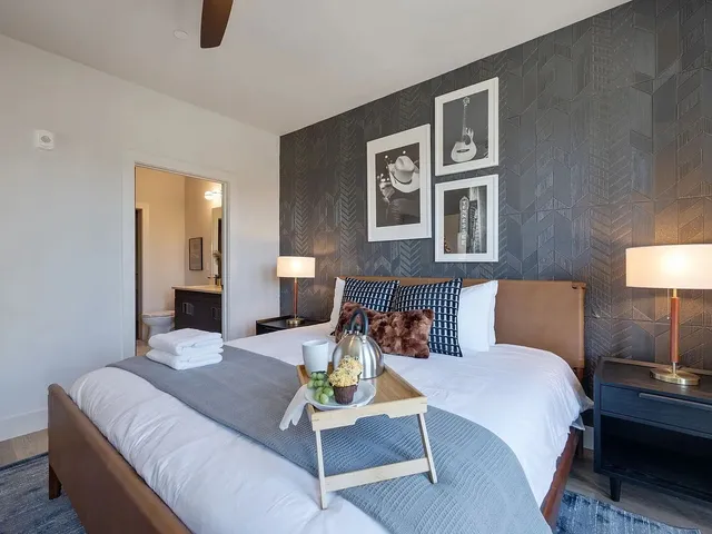 $5,000 | 303 31st Avenue North, Unit 209, Nashville, TN 37203