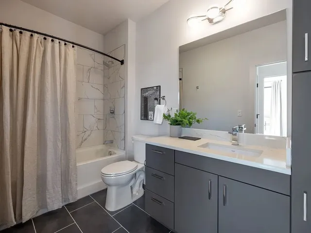 $5,000 | 303 31st Avenue North, Unit 209, Nashville, TN 37203