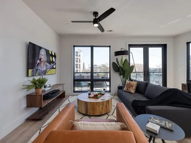 $5,000 | 303 31st Avenue North, Unit 209, Nashville, TN 37203