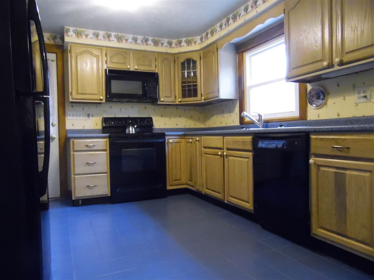 54 West Parish Road Concord, NH 03303 - Photo 4 of 40