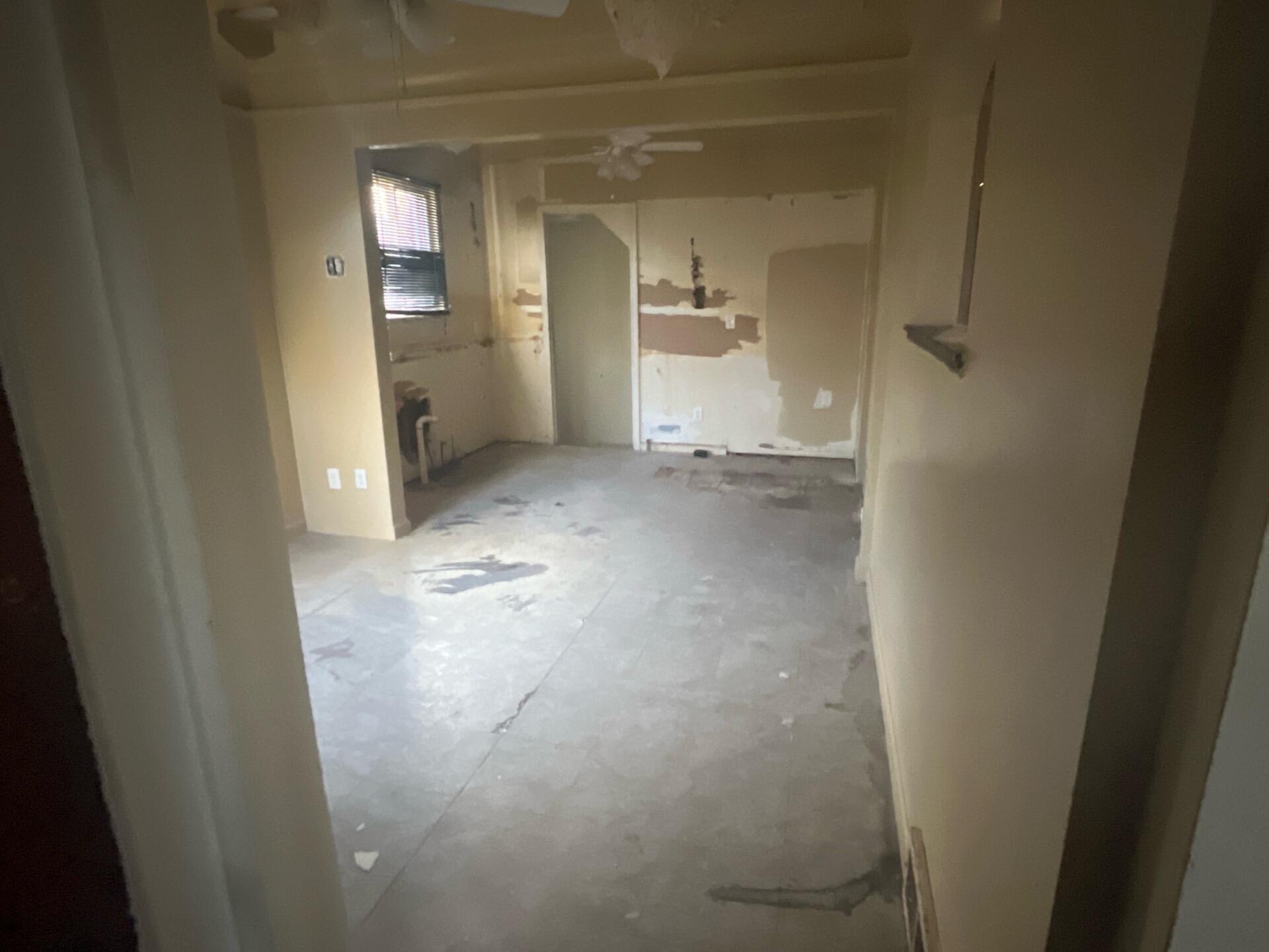 5107 Cadieux Road Detroit, MI 48224 - Photo 7 of 19 06