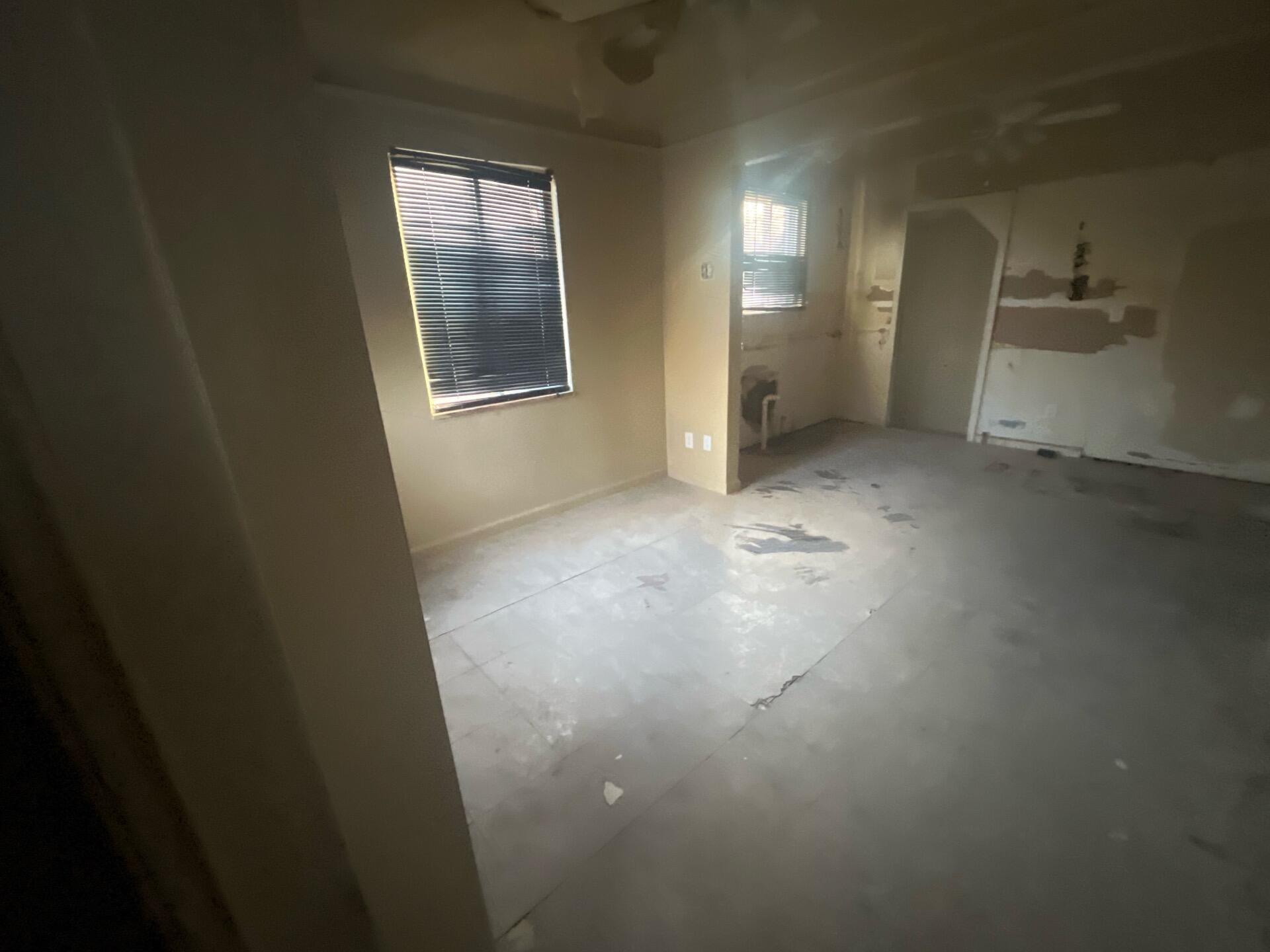5107 Cadieux Road Detroit, MI 48224 - Photo 8 of 19 07