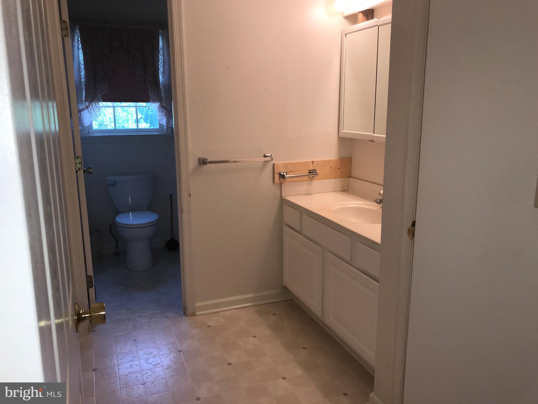 520 Klines Mill Road Middletown, VA 22645 - Photo 20 of 30 LARGE FULL BATH 2 !!