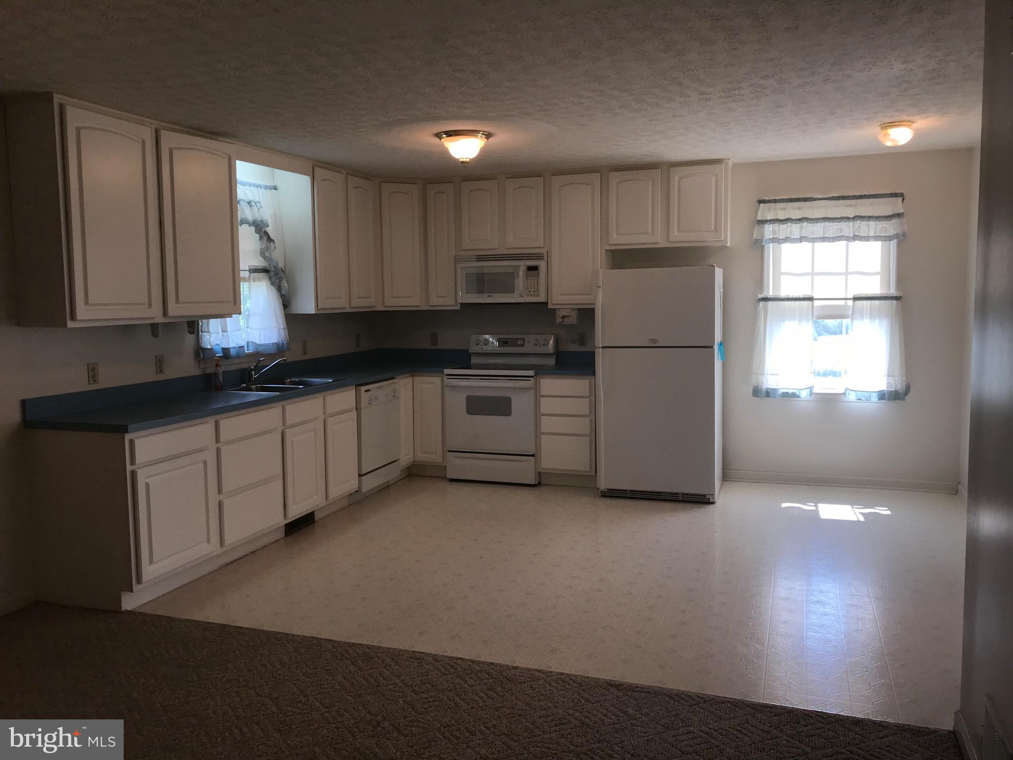 520 Klines Mill Road Middletown, VA 22645 - Photo 10 of 30 GREAT SIZED KITCHEN all is CLEAN CLEAN CLEAN!!!