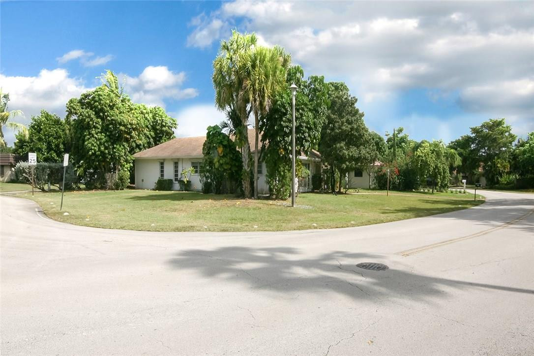 8591 Gatehouse Road Plantation, FL 33324 - Photo 3 of 28 Photo 3