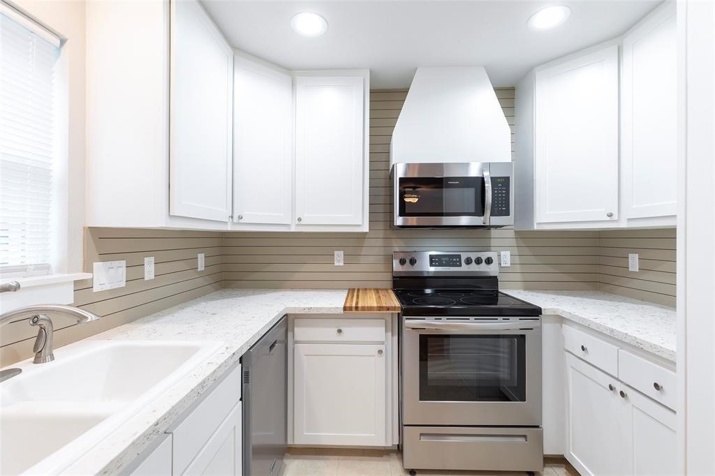 640 Columbia Street, Unit 1/2A Houston, TX 77007 - Photo 4 of 9 a kitchen with granite countertop a sink and a stove
