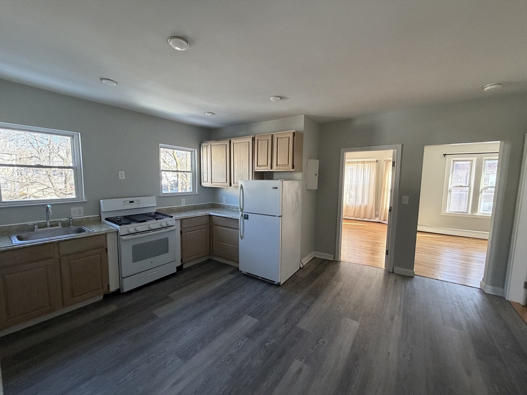 1038 Main Street, Unit 2R Worcester, MA 01603 - Photo 6 of 9