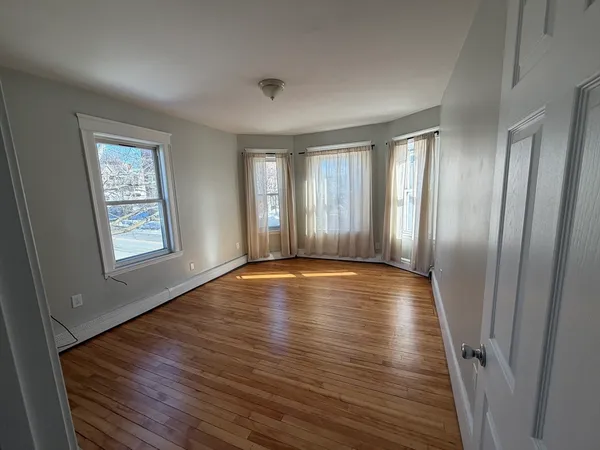 $1,800 | 1038 Main Street, Unit 2R, Worcester, MA 01603