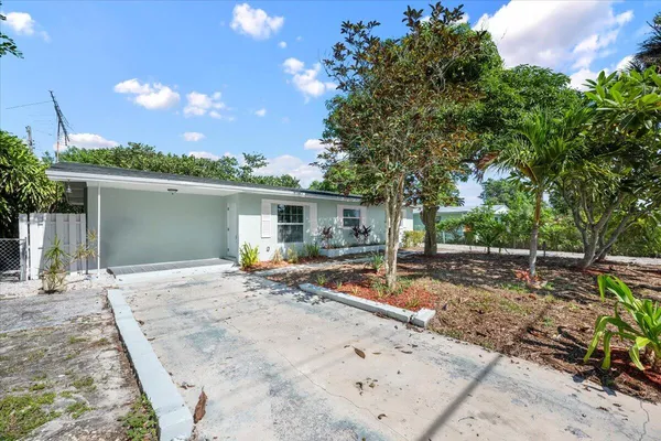 $345,000 | 905 Southeast 10th Street, Stuart, FL 34994