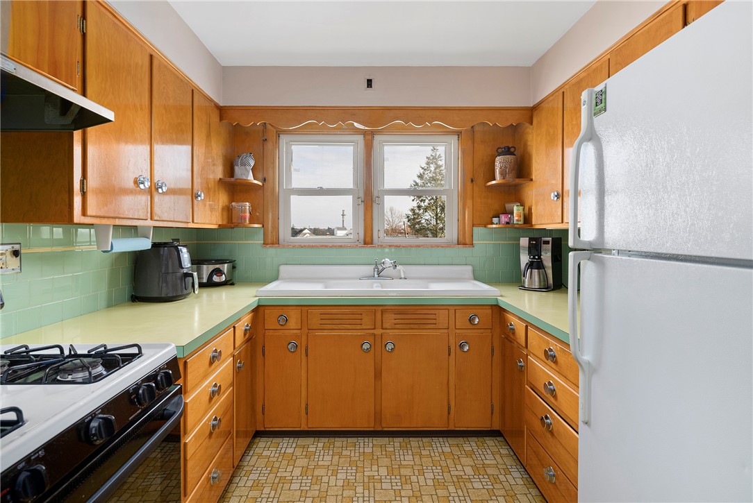 86 Fillmore Street Pawtucket, RI 02860 - Photo 12 of 40 Gallery Image 12