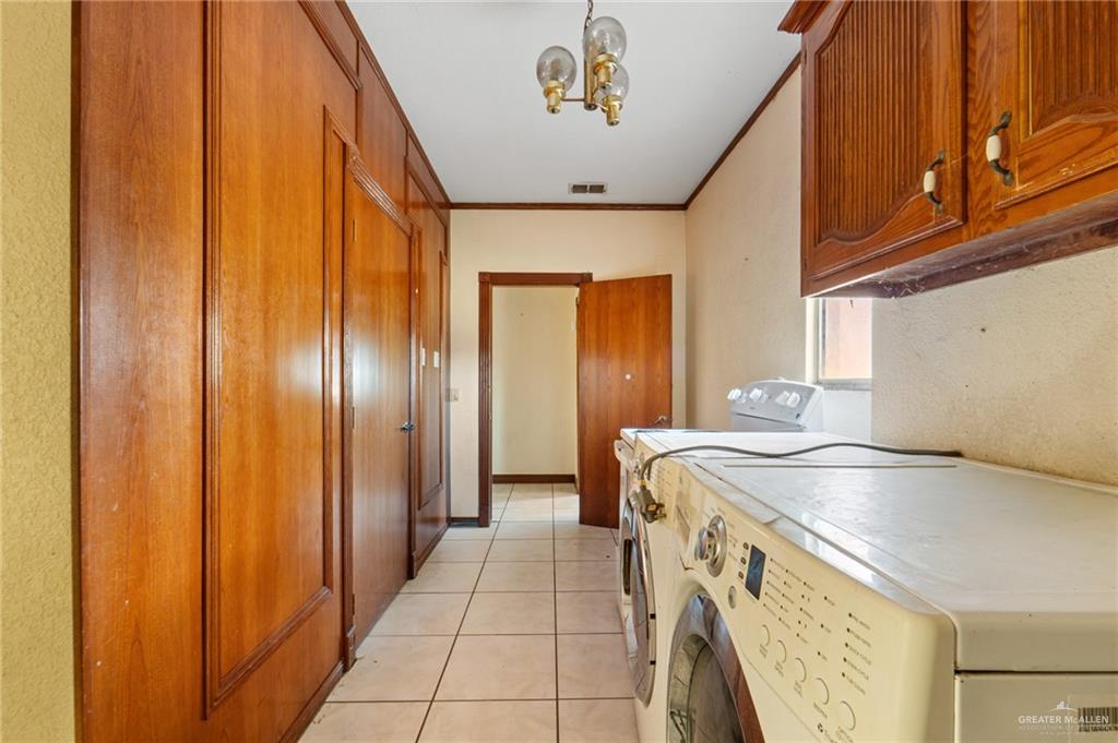 2300 Coby Drive Mission, TX 78574 - Photo 14 of 27 a utility room with dryer and washer