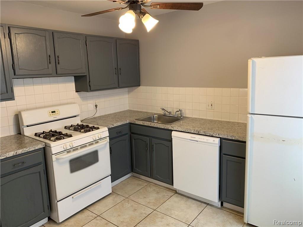 25161 Hayes Road Warren, MI 48089 - Photo 2 of 15