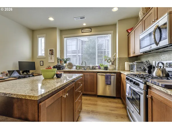 $374,900 | 187 Northeast 80th Avenue, Hillsboro, OR 97006