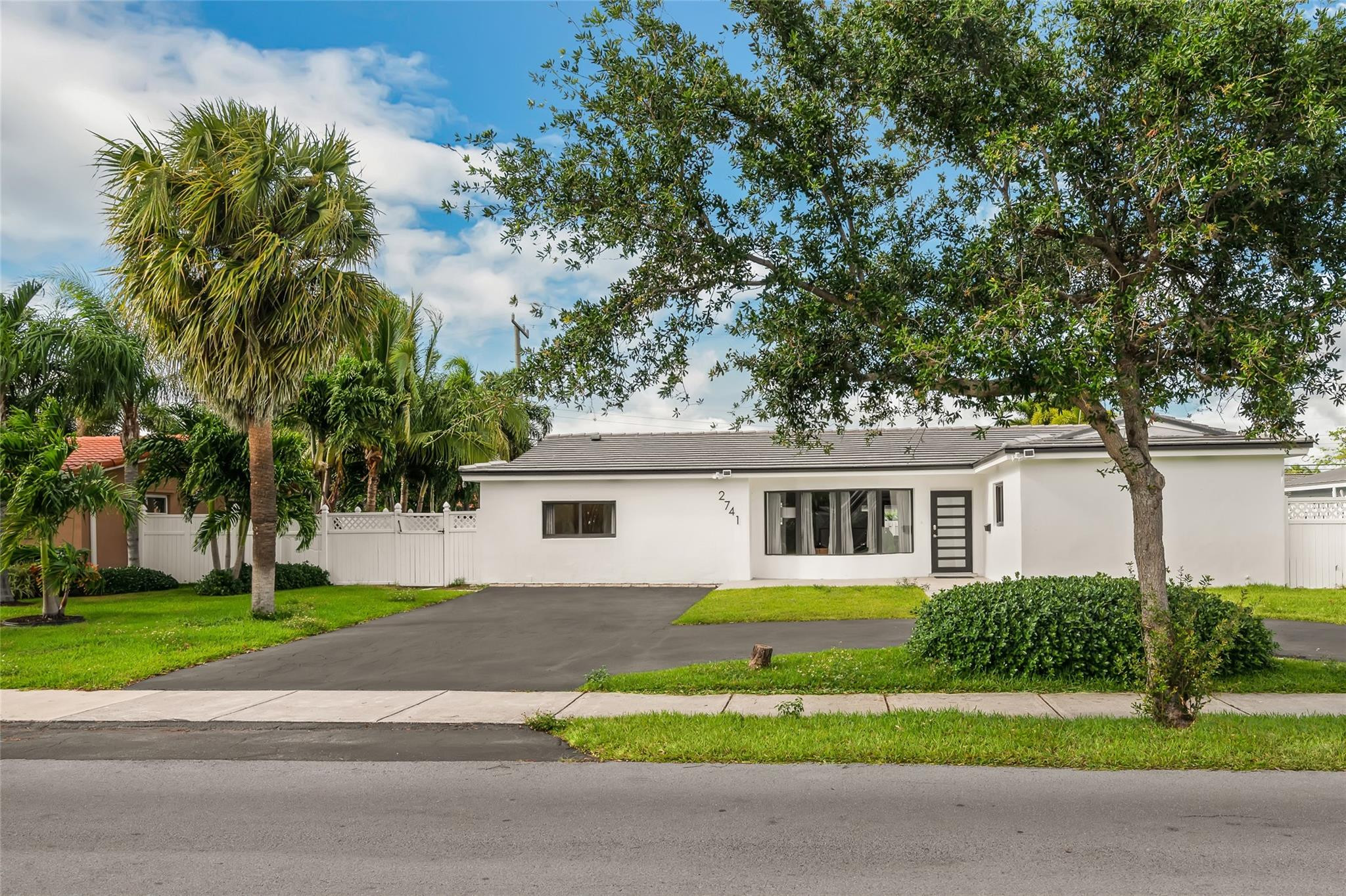 2741 Northeast 45th Street Lighthouse Point, FL 33064 - Photo 23 of 33 Photo 23