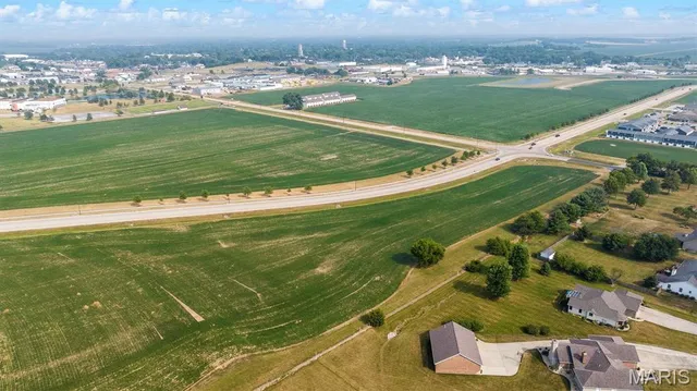 $425,000 | 0 Sportsman Road, Highland, IL 62249