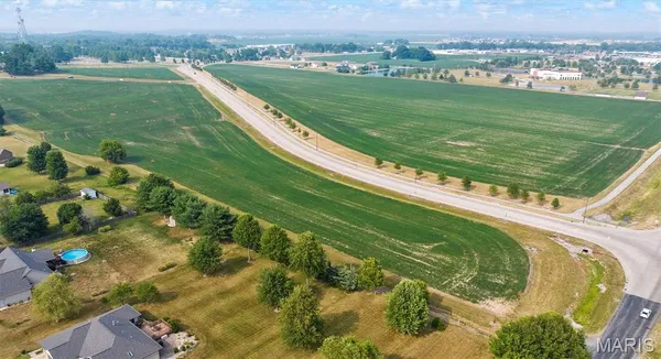 $425,000 | 0 Sportsman Road, Highland, IL 62249