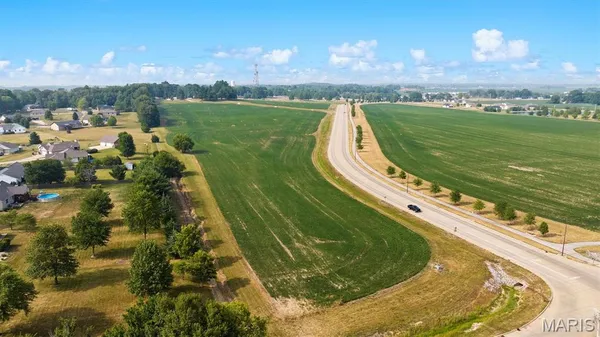 $425,000 | 0 Sportsman Road, Highland, IL 62249