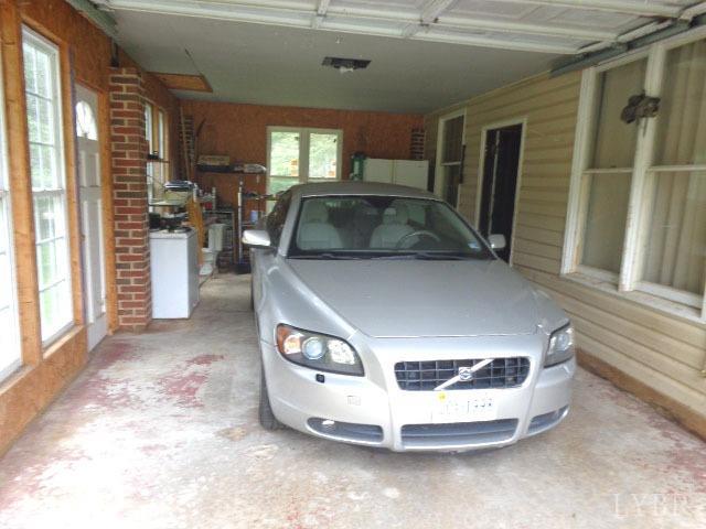 70 Cedar Bottom Road Natural Bridge Station, VA 24579 - Photo 5 of 14 Attached Garage