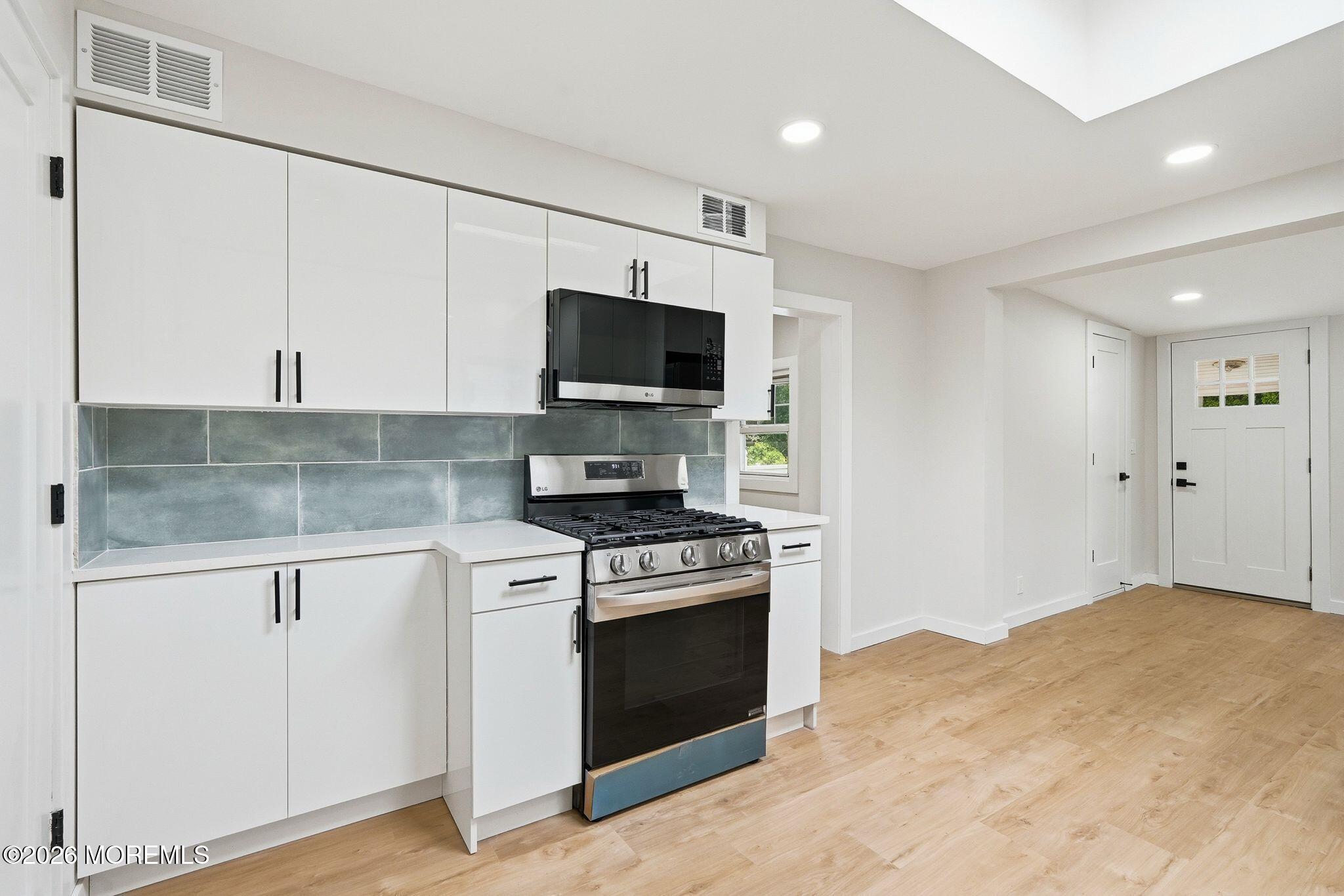 23 Mathiasen Place, Unit 23 Aberdeen, NJ 07747 - Photo 4 of 12 938cea7b-e229-40dd-b129-82b0e9d0ffff