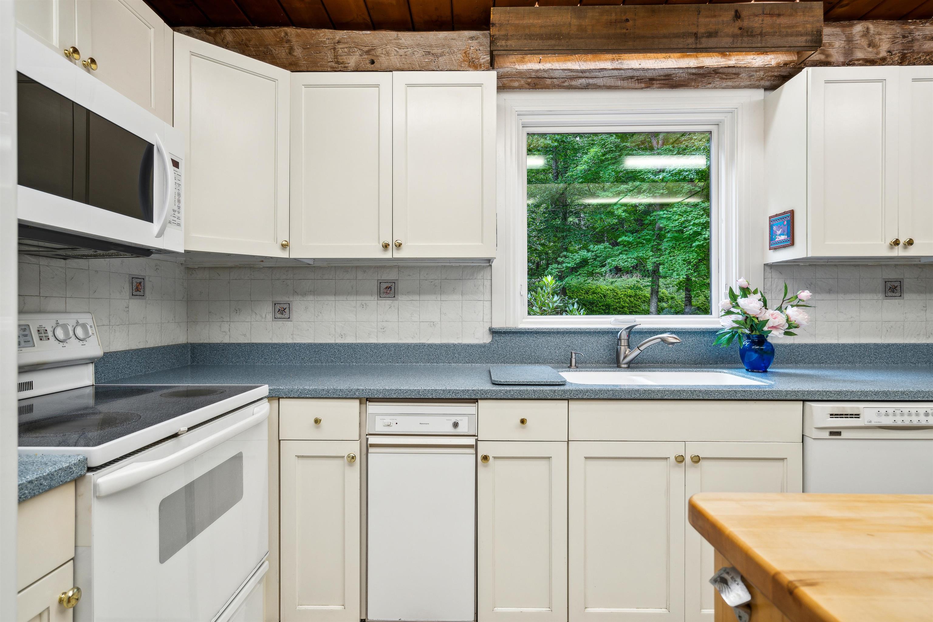 10 Grant Road Hanover, NH 03755 - Photo 3 of 40