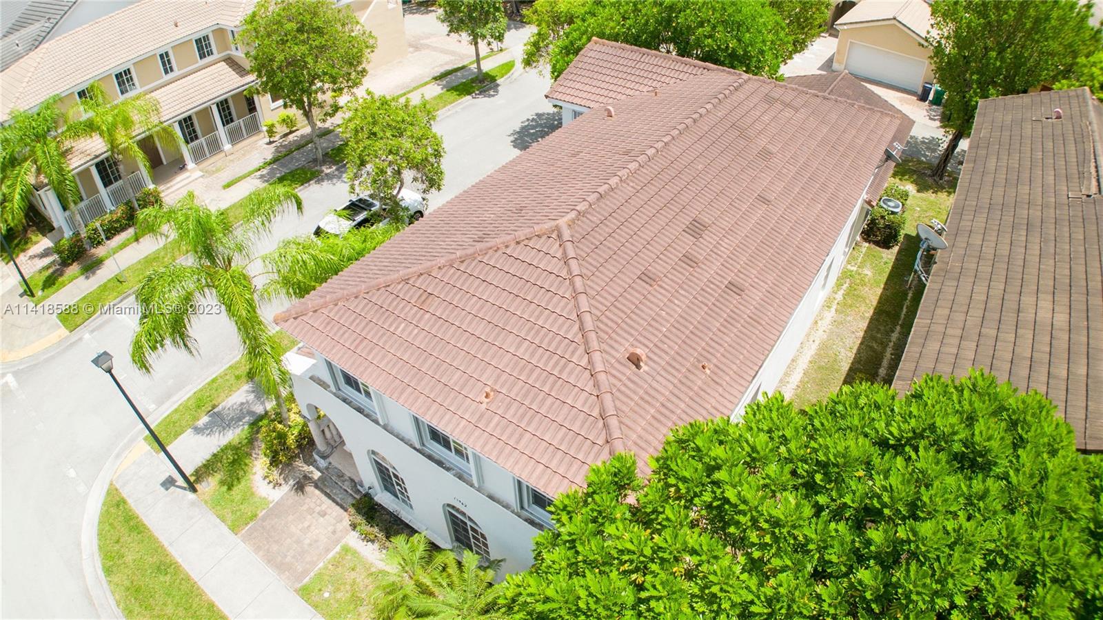 13962 Southwest 278th Street Homestead, FL 33032 - Photo 6 of 45 a backyard with plants