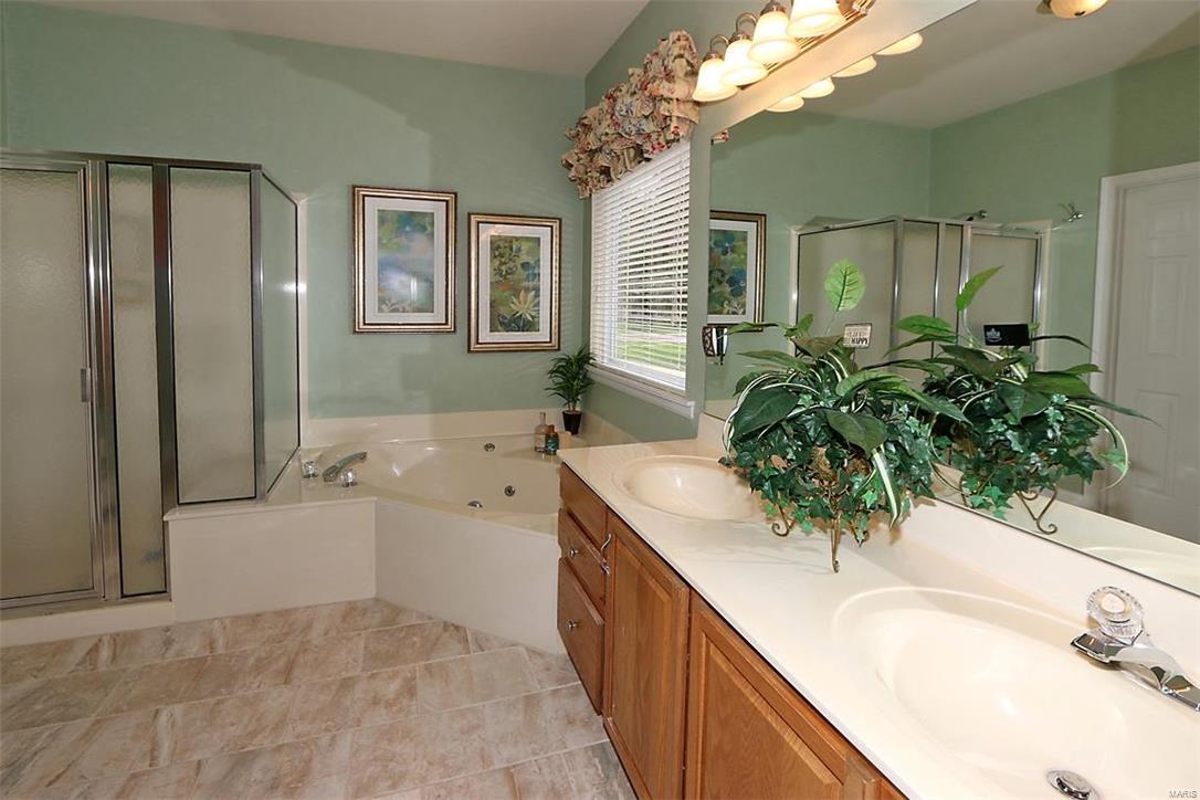 6058 Kerth Road St. Louis, MO 63128 - Photo 17 of 41