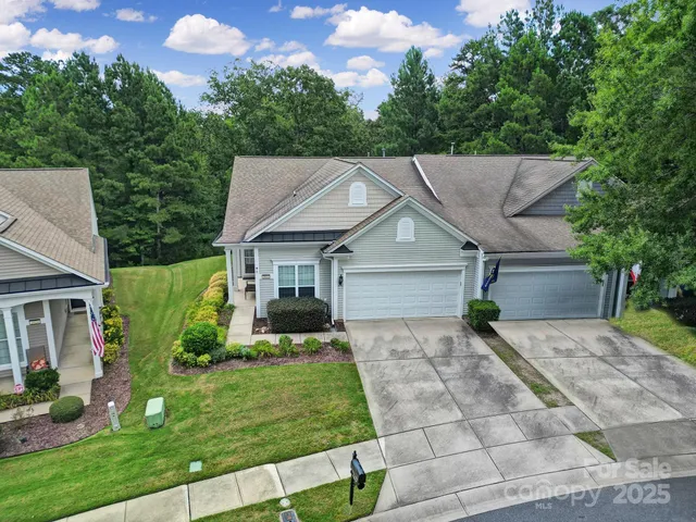 a view of house with a yard