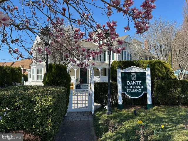 $1,950,000 | 1000 Manning Street, Great Falls, VA 22066