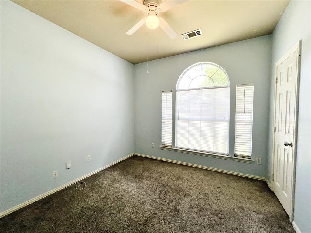 552 Kerry Street Crowley, TX 76036 - Photo 18 of 27