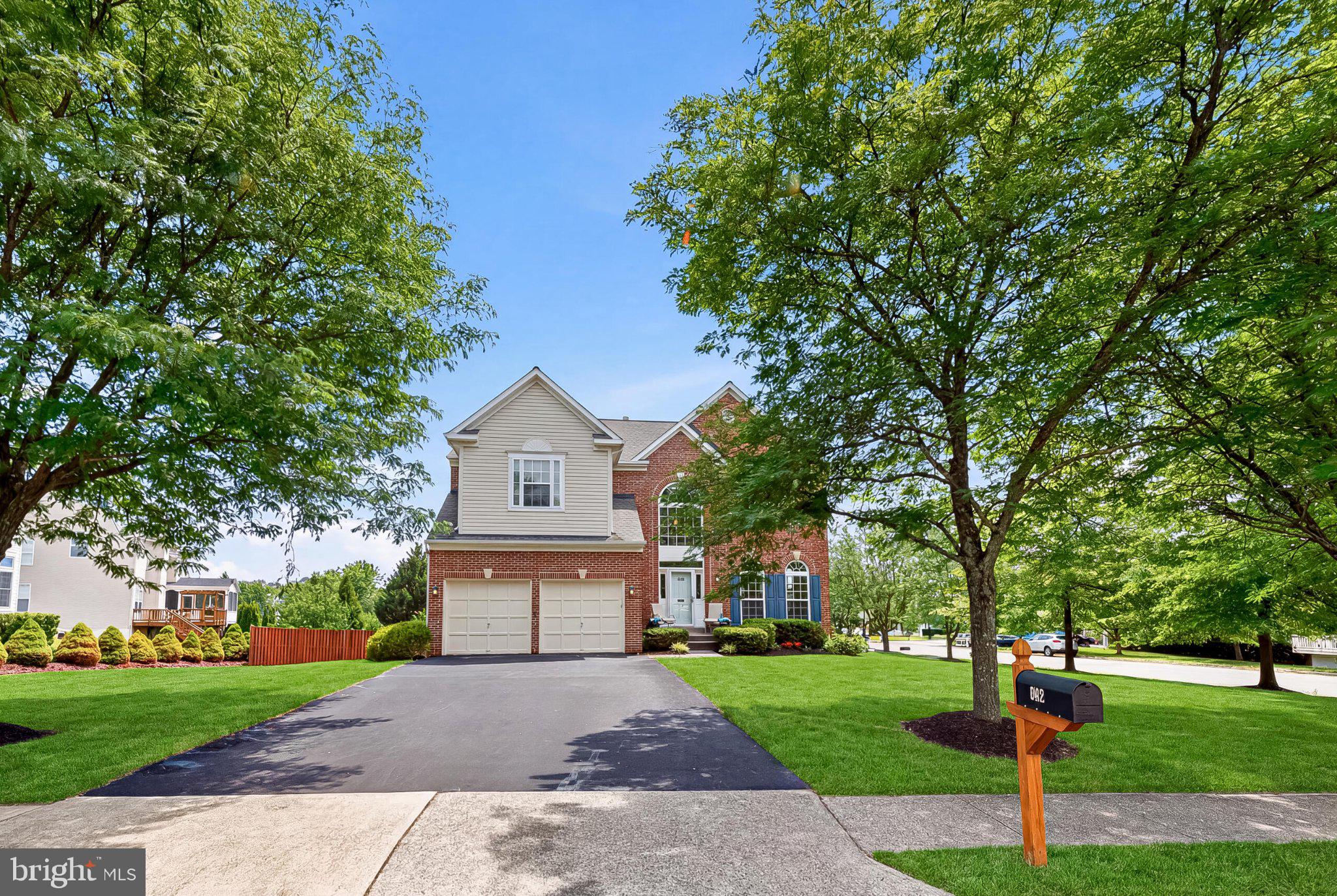 602 Shanks Evans Road Northeast Leesburg, VA 20176 - Photo 2 of 43 Charming home with lush greenery.
