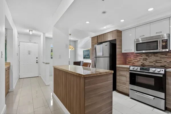 $220,000 | 7547 Northwest 79th Avenue, Unit 212, Tamarac, FL 33321