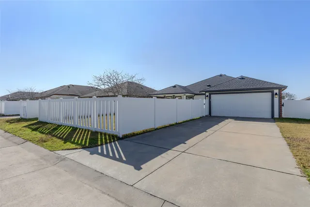 $2,100 | 800 Bryce Canyon Drive, Pflugerville, TX 78660