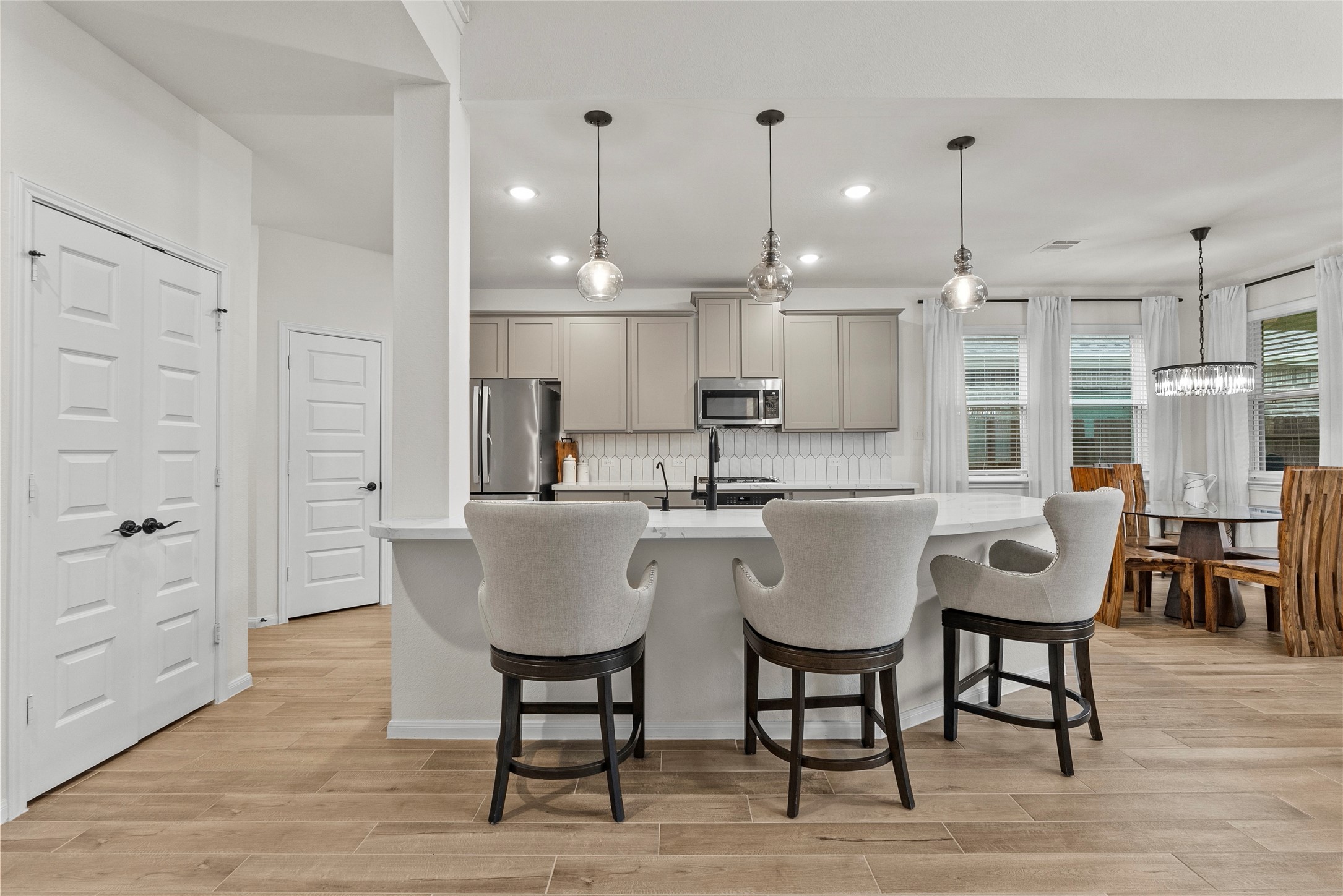 2727 Bisbee Road League City, TX 77573 - Photo 14 of 47 Breakfast has bar off of kitchen