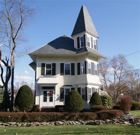 54 Boston Road, Unit A1 Chelmsford, MA 01824 - Photo 1 of 15 a front view of a house with a yard and potted plants