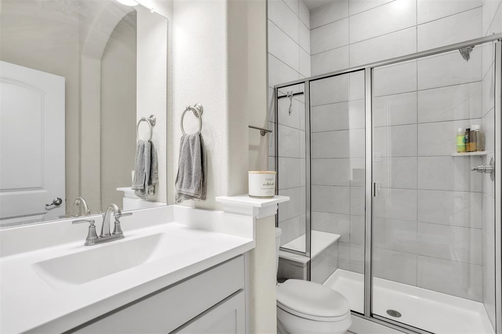 3522 Ridgecross Drive Rockwall, TX 75087 - Photo 21 of 34 Bathroom with large tiled shower with built in bench