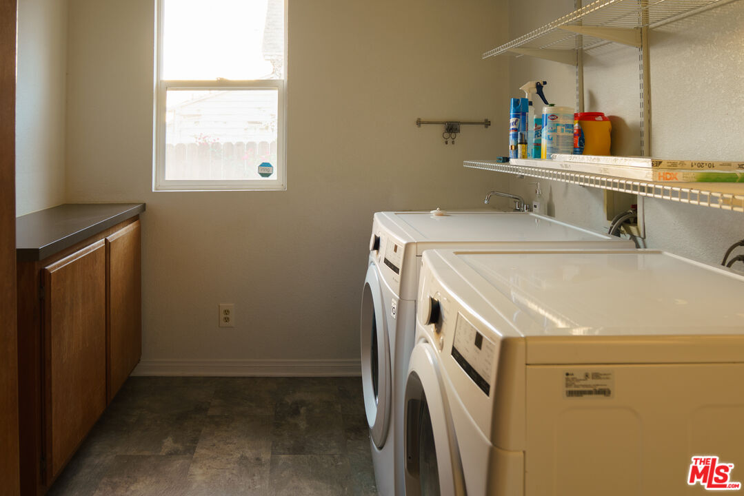 3210 Manitou Avenue Los Angeles, CA 90031 - Photo 12 of 26 a utility room with dryer and washer